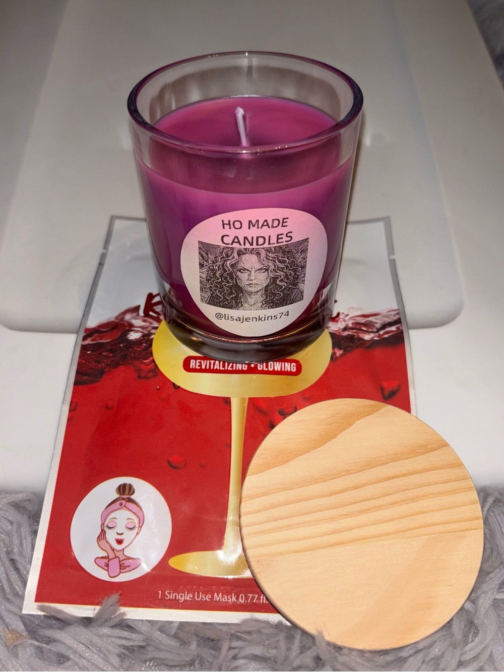 Cabernet Grape Candle with Wooden Lid - Picture 2 of 2